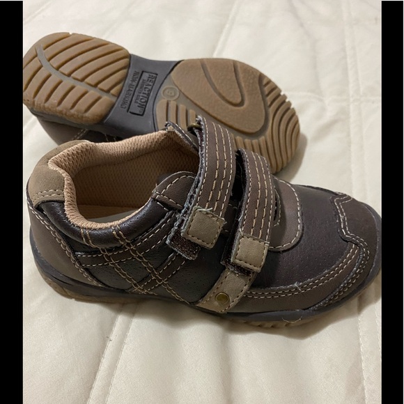 NWT- Kenneth Cole Reaction- Toddler Boy Shoes- 9 - Picture 2 of 2